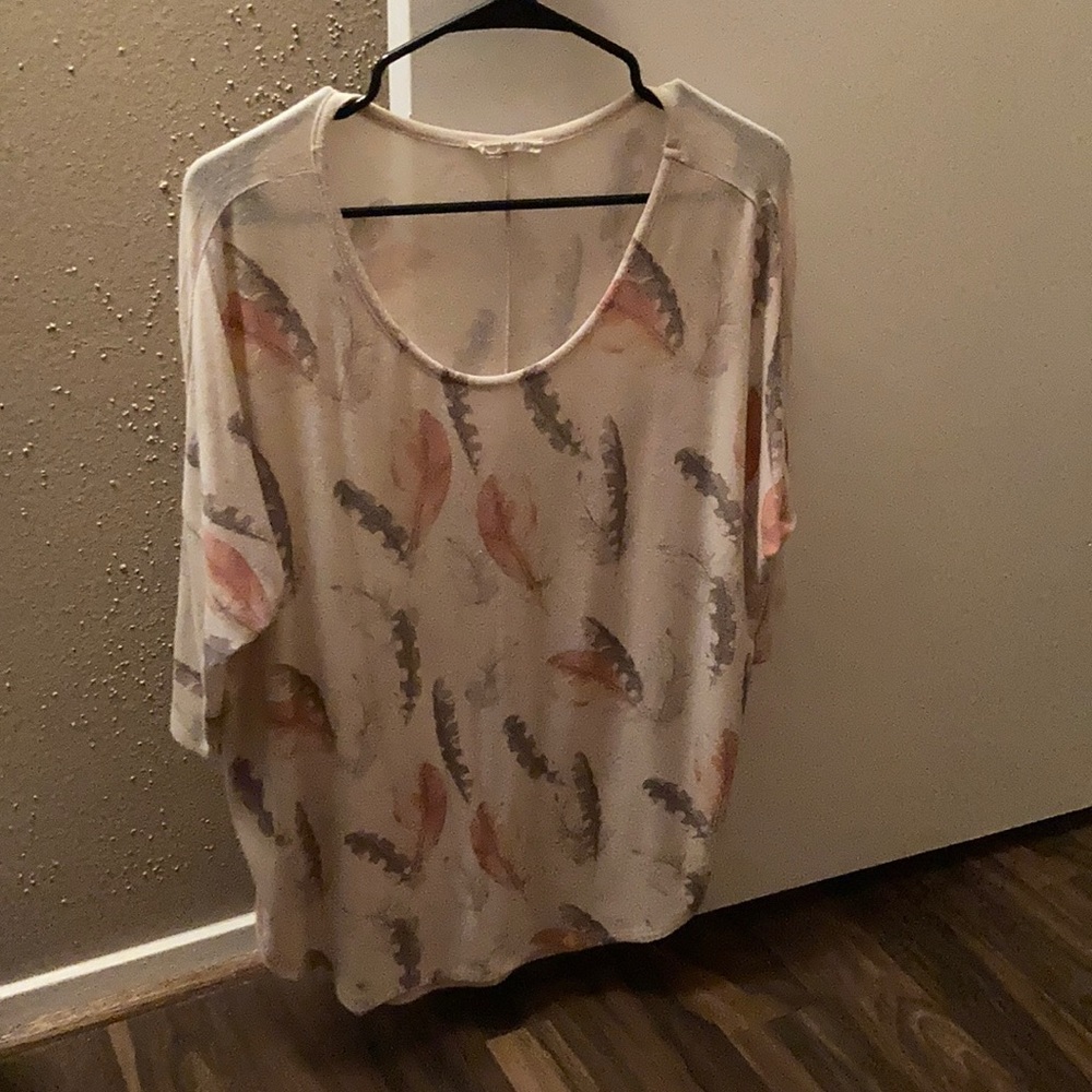 The Mint Julep Boutique feather print dolman sleeve top, small